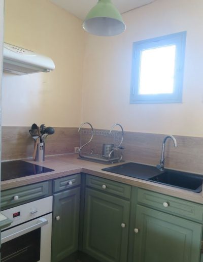 MAISON CÔTE LAVANDE- LES GITES DU VERDON - CUISINE EQUIPEE - FRIGO-HOTTE-FOUR-CAFETIERE MAISON CÔTE LAVANDE- LES GITES DU VERDON - CUISINE EQUIPEE - FRIGO-HOTTE-FOUR-CAFETIERE