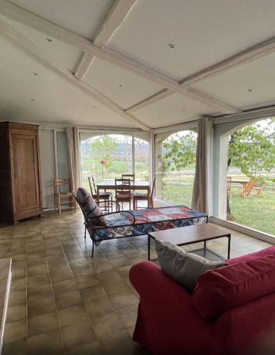 MAISON COTE LAVANDE- LES GITES DU VERDON - VERANDAS AVEC GRANDES BAIES VITREES VUE MAGNIFIQUE SUR JARDIN ET MONTAGNE MAISON COTE LAVANDE- LES GITES DU VERDON - VERANDAS AVEC GRANDES BAIES VITREES VUE MAGNIFIQUE SUR JARDIN ET MONTAGNE